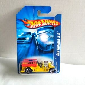 2006 Yellow and Red Number 5.5 Hot Wheel 1:64 Scale Firetruck.New